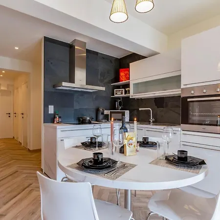 Eva-modern 2 Bedroom Seaside Apartment *